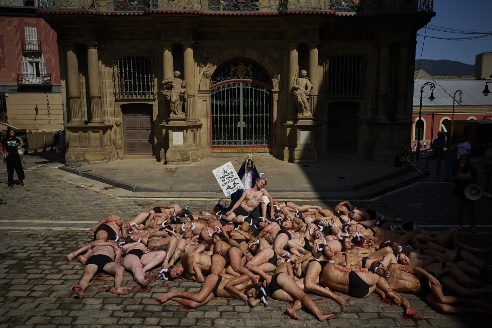 Preplnené námestie v Pamplone!