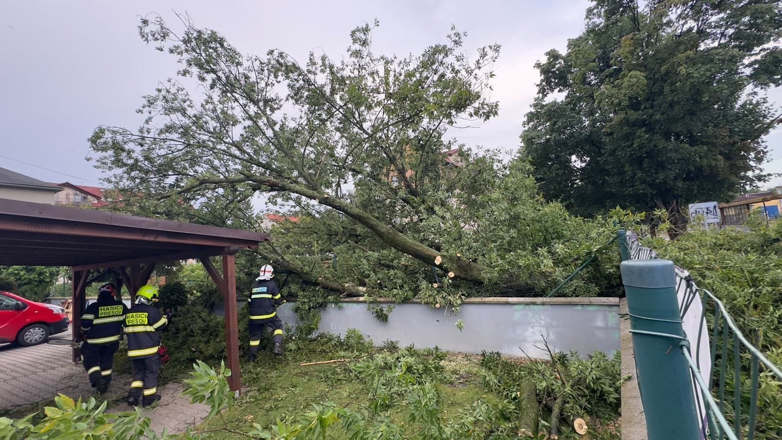Miliónové škody po silných