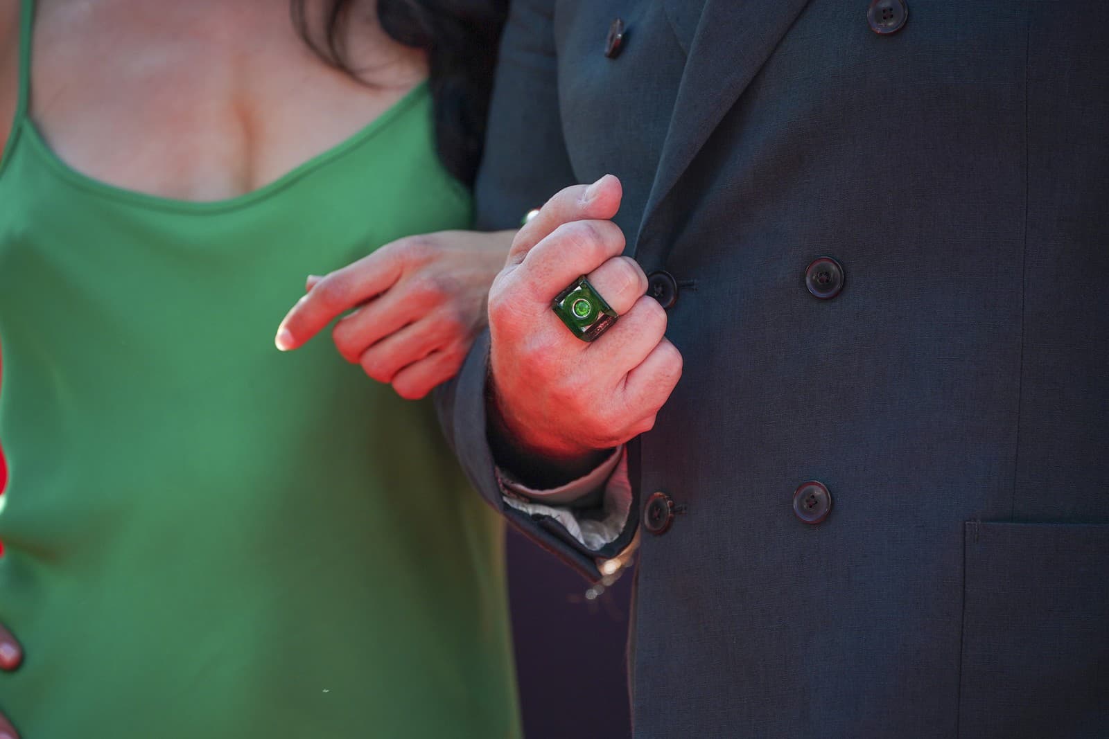 Nathan Fillion priniesol aj Green Lantern ring Guya Gardnera