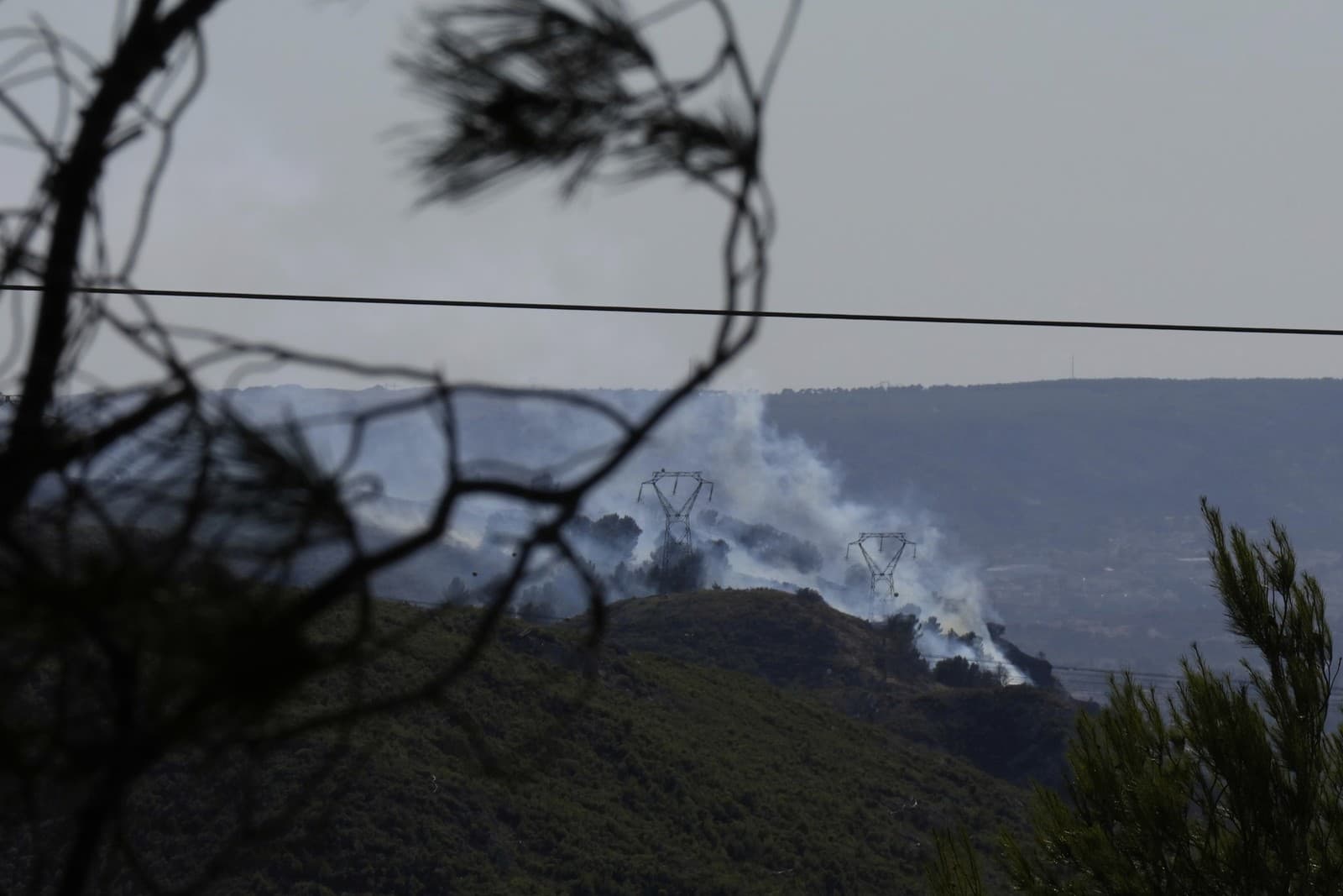 Požiar pri Marseille ustupuje,