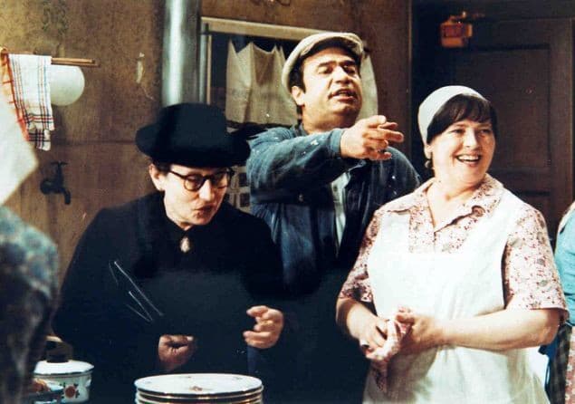 Blažena Holišová vo filme Půl domu bez ženicha