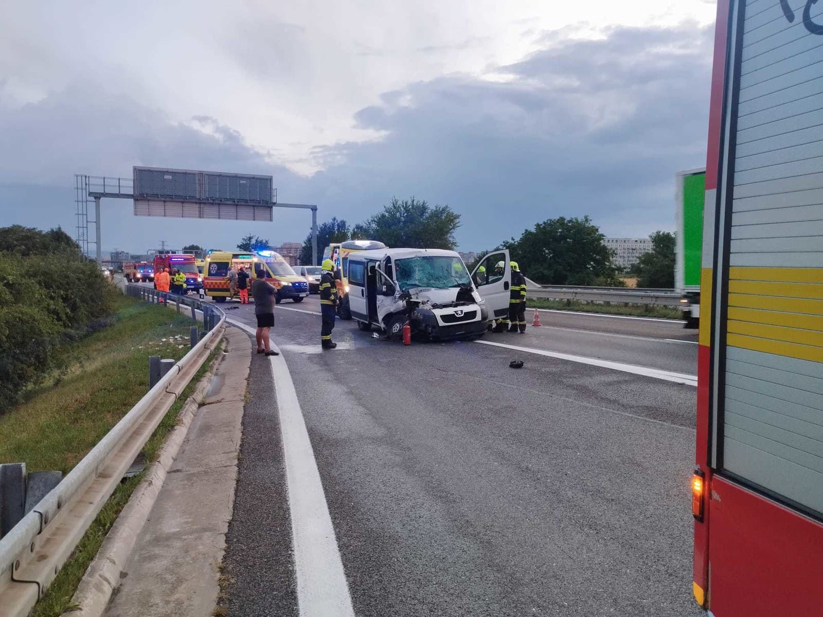 VÁŽNA nehoda na D2,
