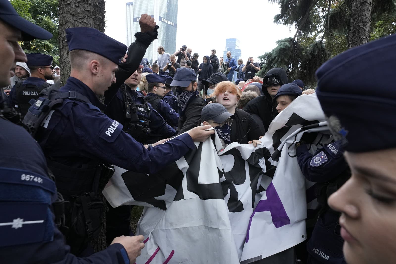 proti imigračnej politike vlády v Poľsku protestovali tisíce ľudí