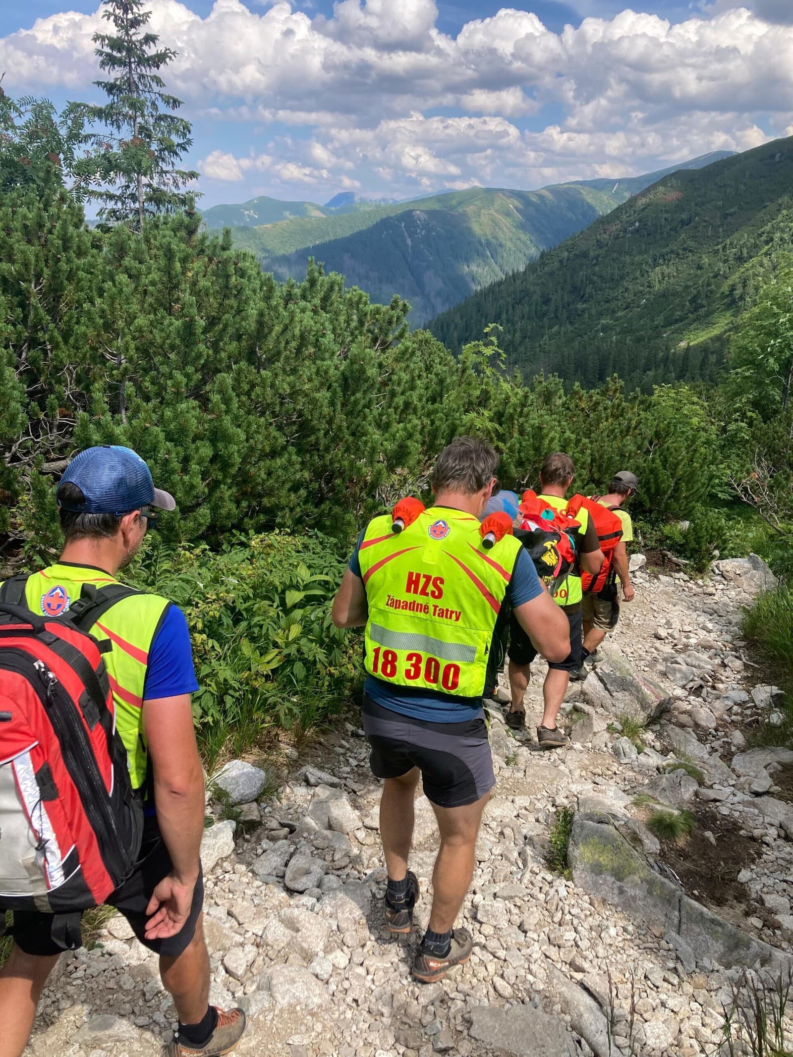 HZS pomáhala 66-ročnej žene