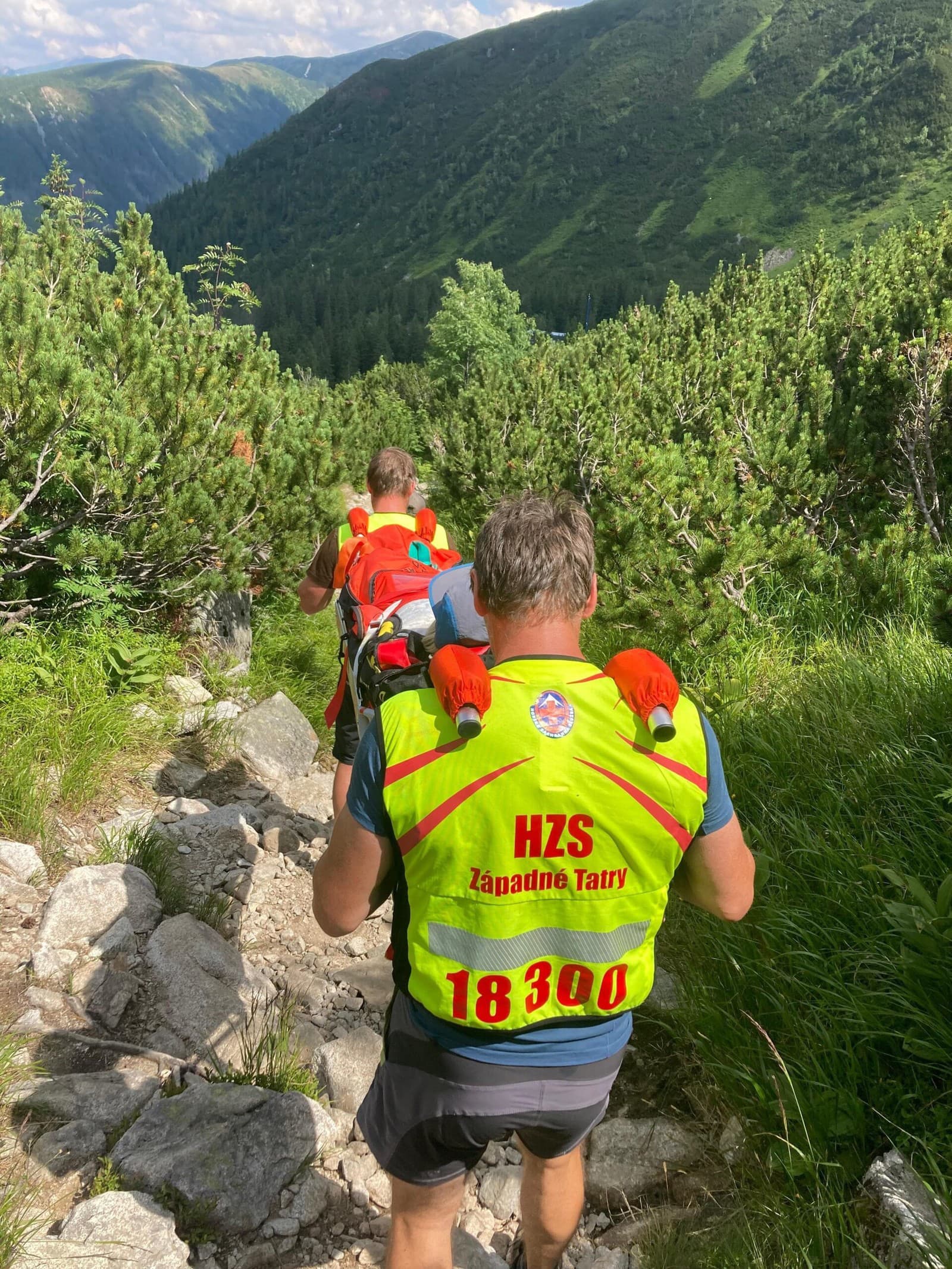 HZS pomáhala 66-ročnej žene