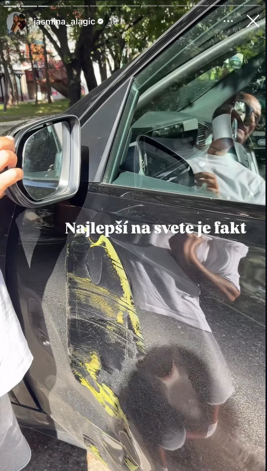 Jasmina Alagič nabúrala svoje luxusné auto.