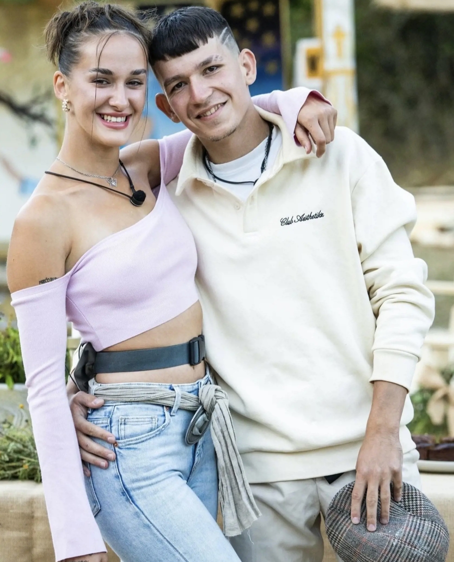 Šokujúci ROZCHOD páru z