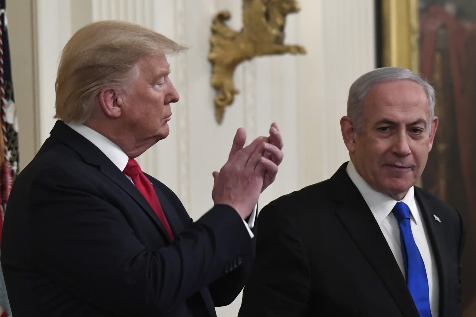 Trump údajne podozrieva Netanjahua