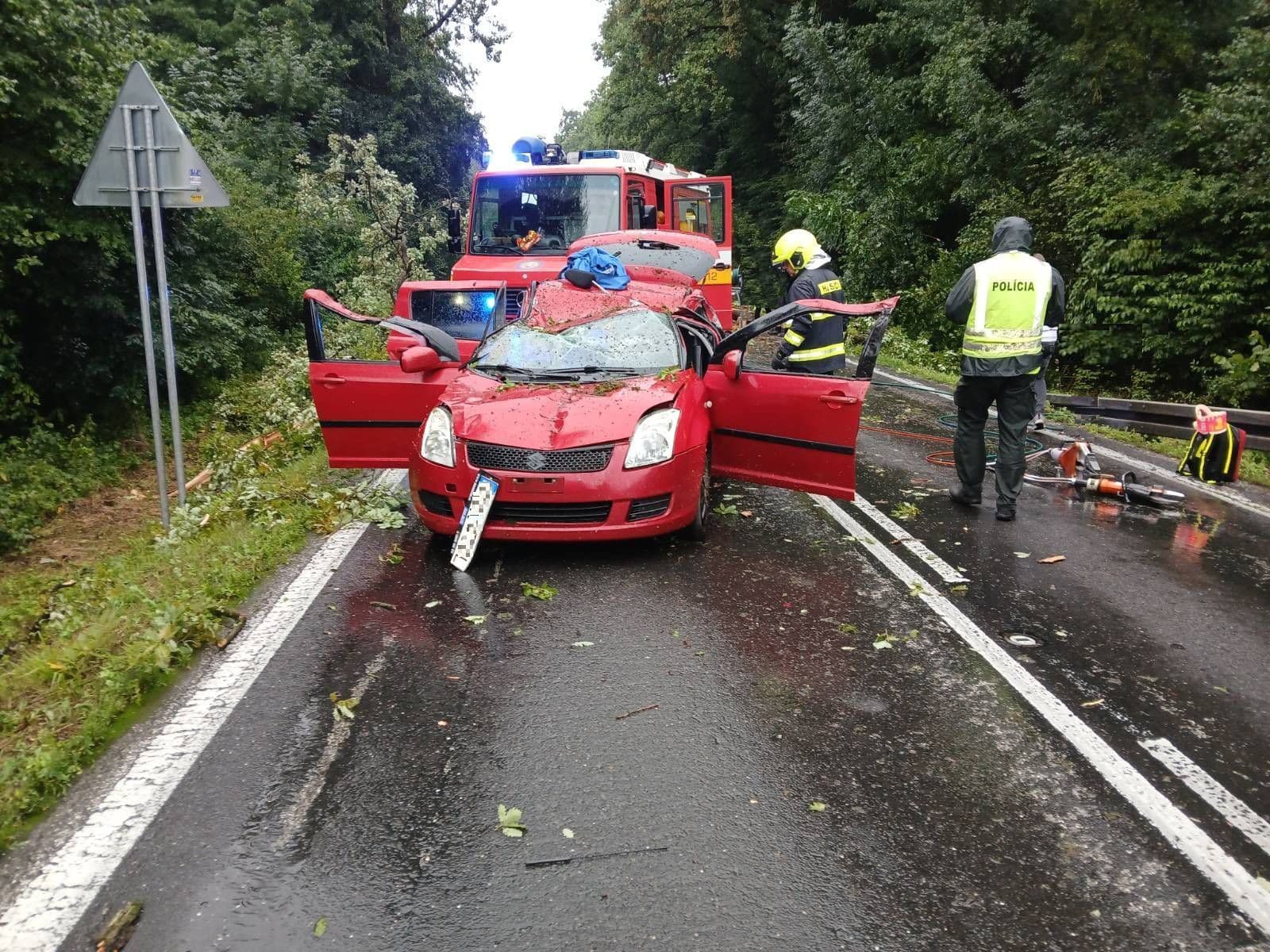 Dopravná nehoda pri Brezolupoch: