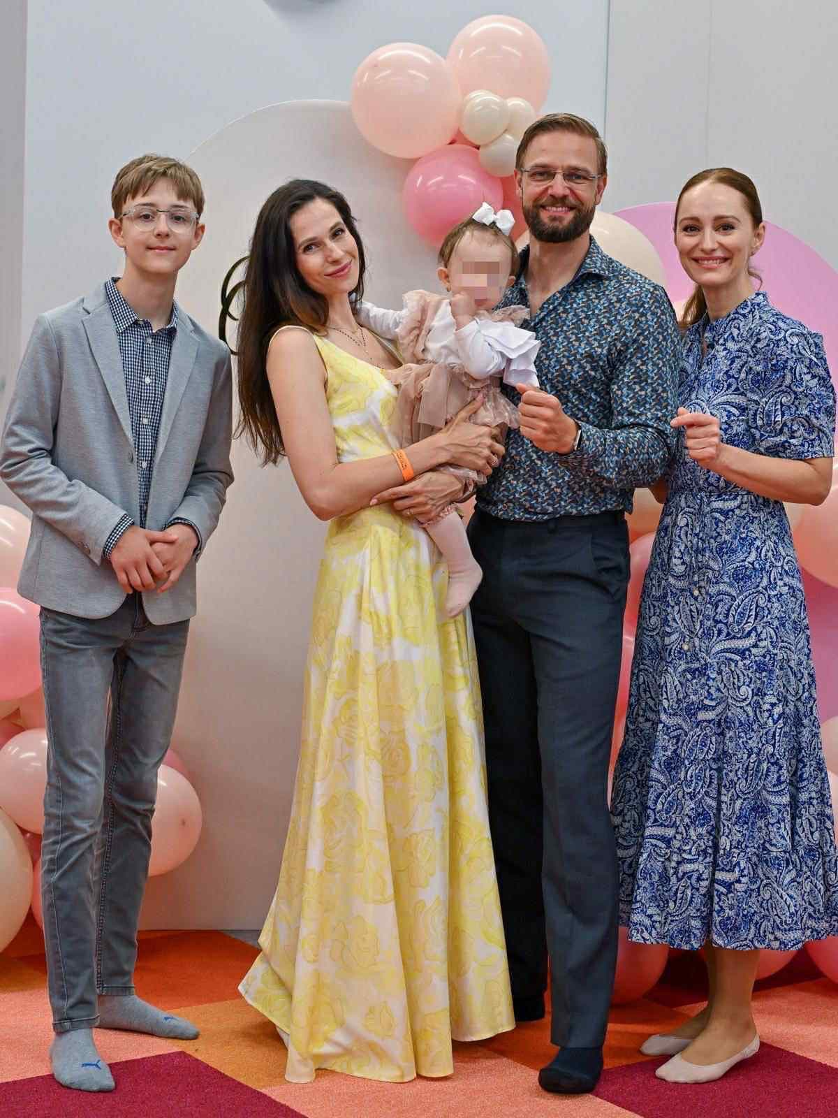 Zľava: Oliver Boublík, Katarína Ivanková, Olívia, Přemek Boublík, Karin Olasová