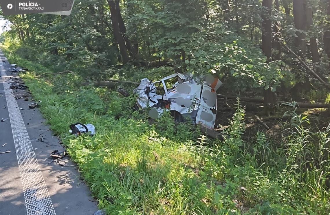 Vodič dodávky čelnú zrážku s kamiónom za Kopčanmi neprežil