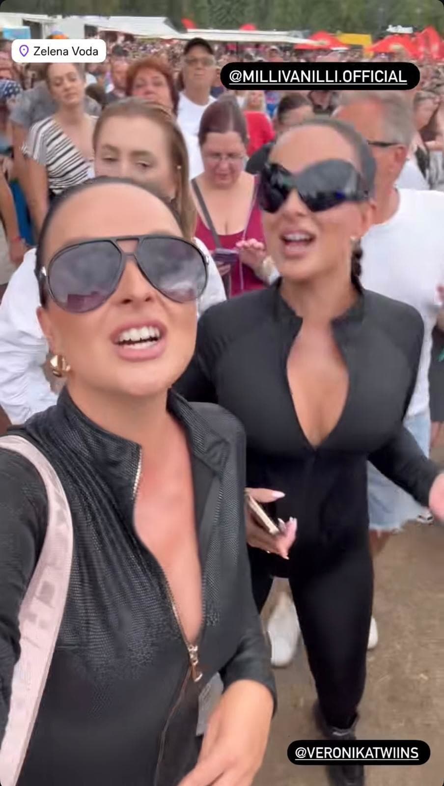 Sestry Nízlové v sexi čiernych overaloch.