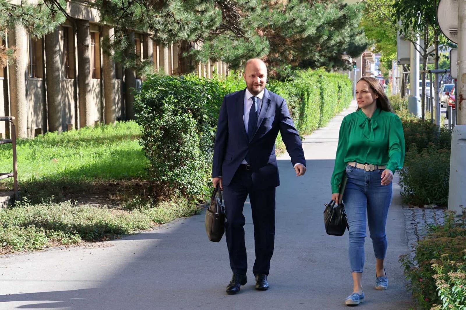Jaroslav Naď prichádza na Policajné prezídium