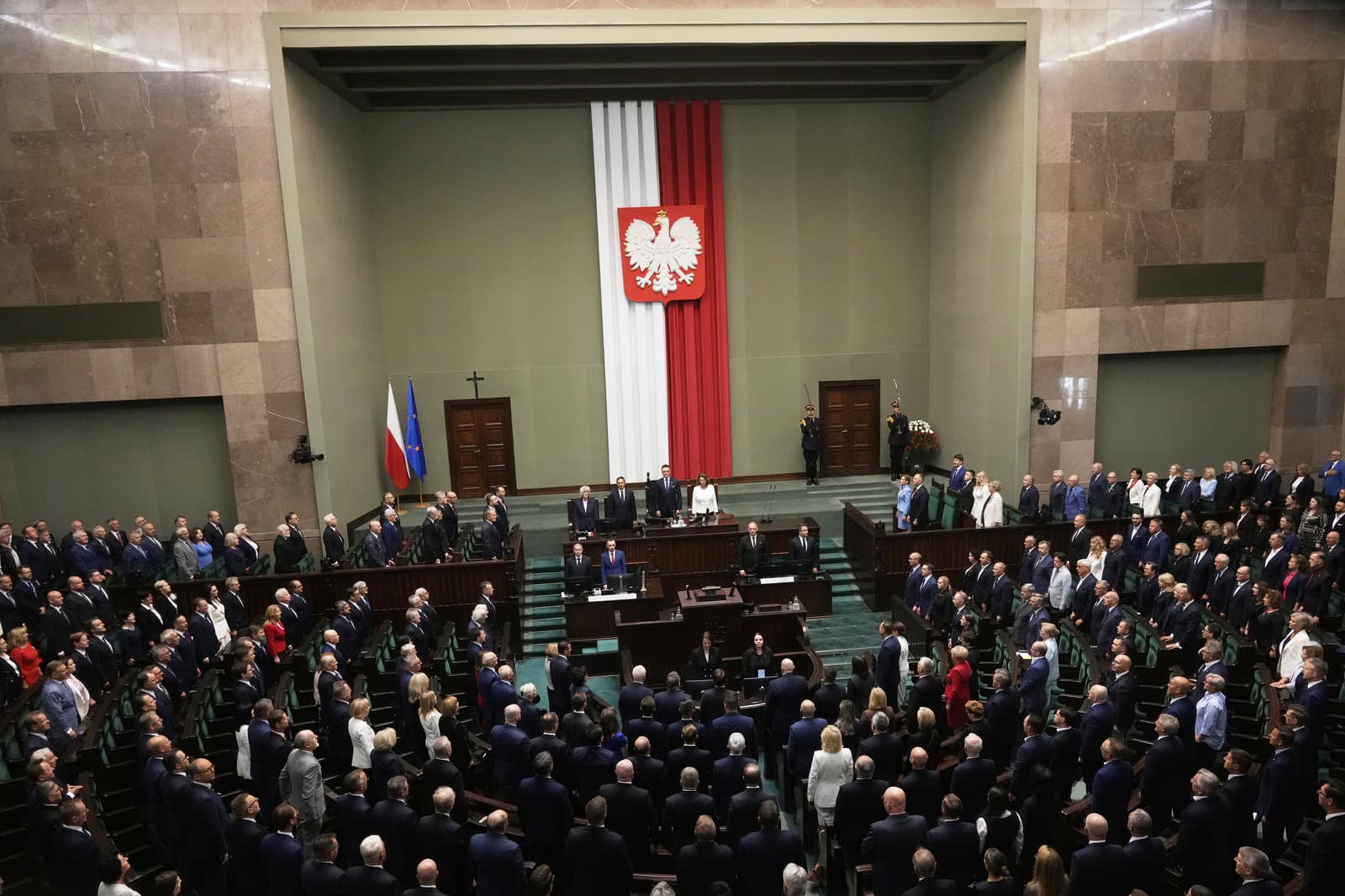 Karol Nawrocki sa slávnostnou prísahou pred spoločným zhromaždením Sejmu a Senátu ujal funkcie poľského prezidenta