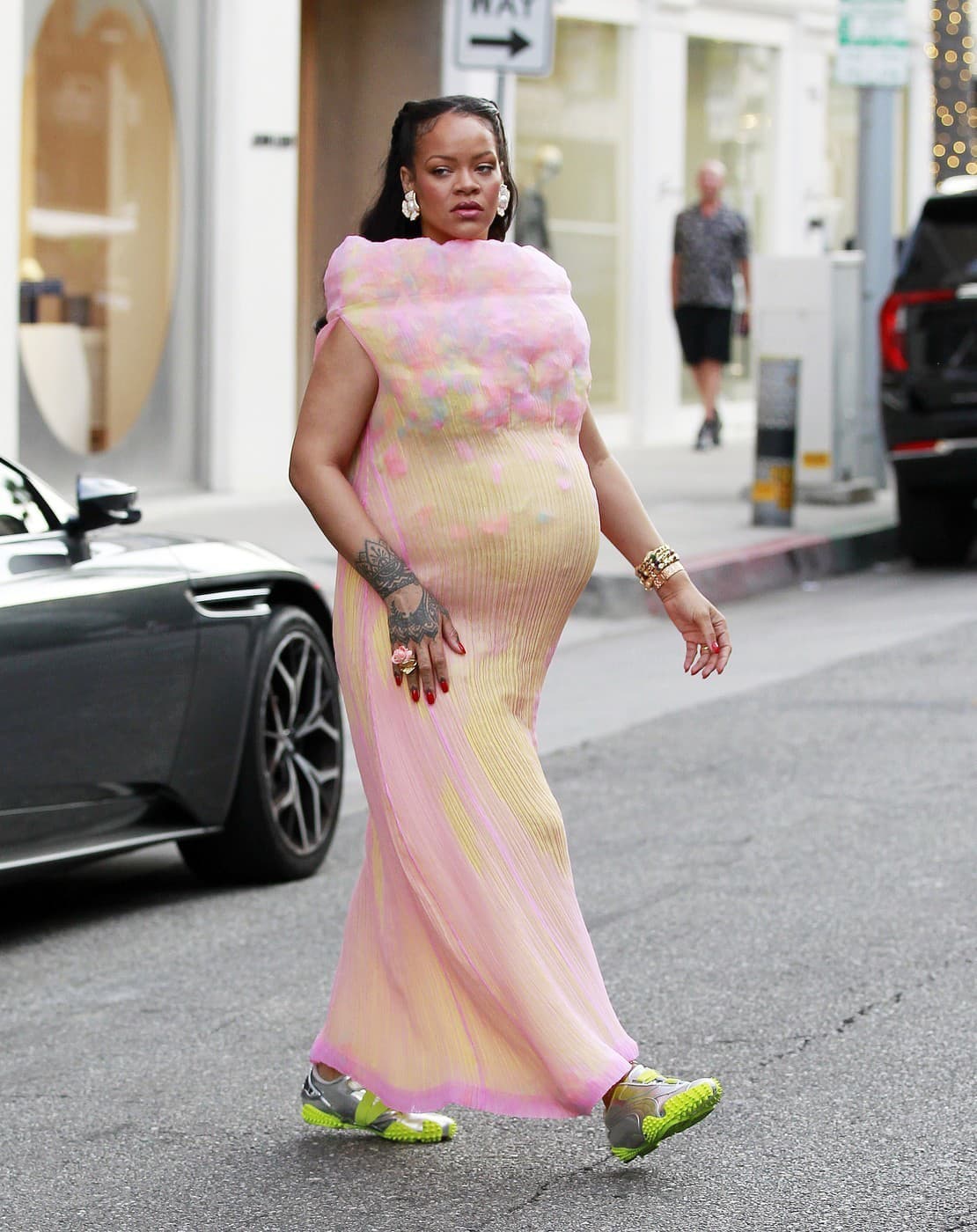 ULETENÝ OUTFIT tehotnej Rihanny: