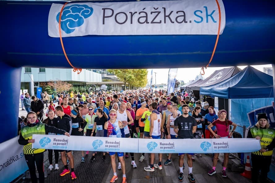 Beh Neporazených – príbeh