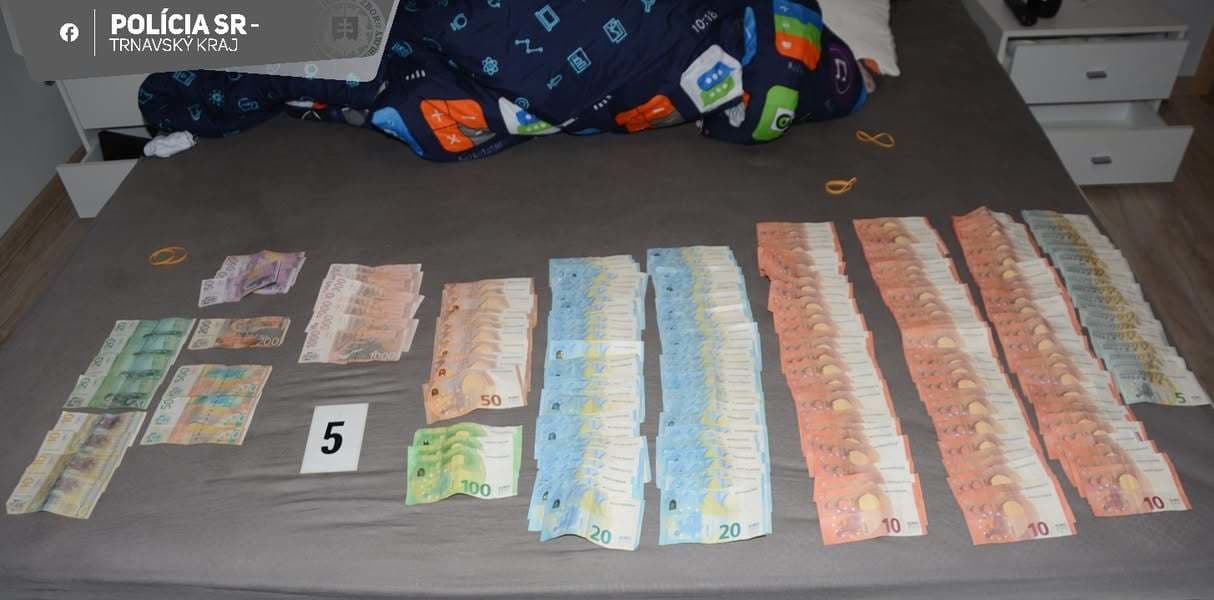 Polícia zaistila počas nedávnej akcie takmer 300 g pervitínu, obvinila dve osoby