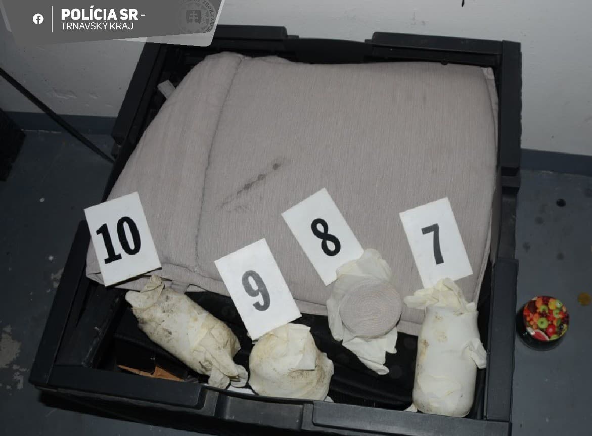 Polícia zaistila počas nedávnej akcie takmer 300 g pervitínu, obvinila dve osoby