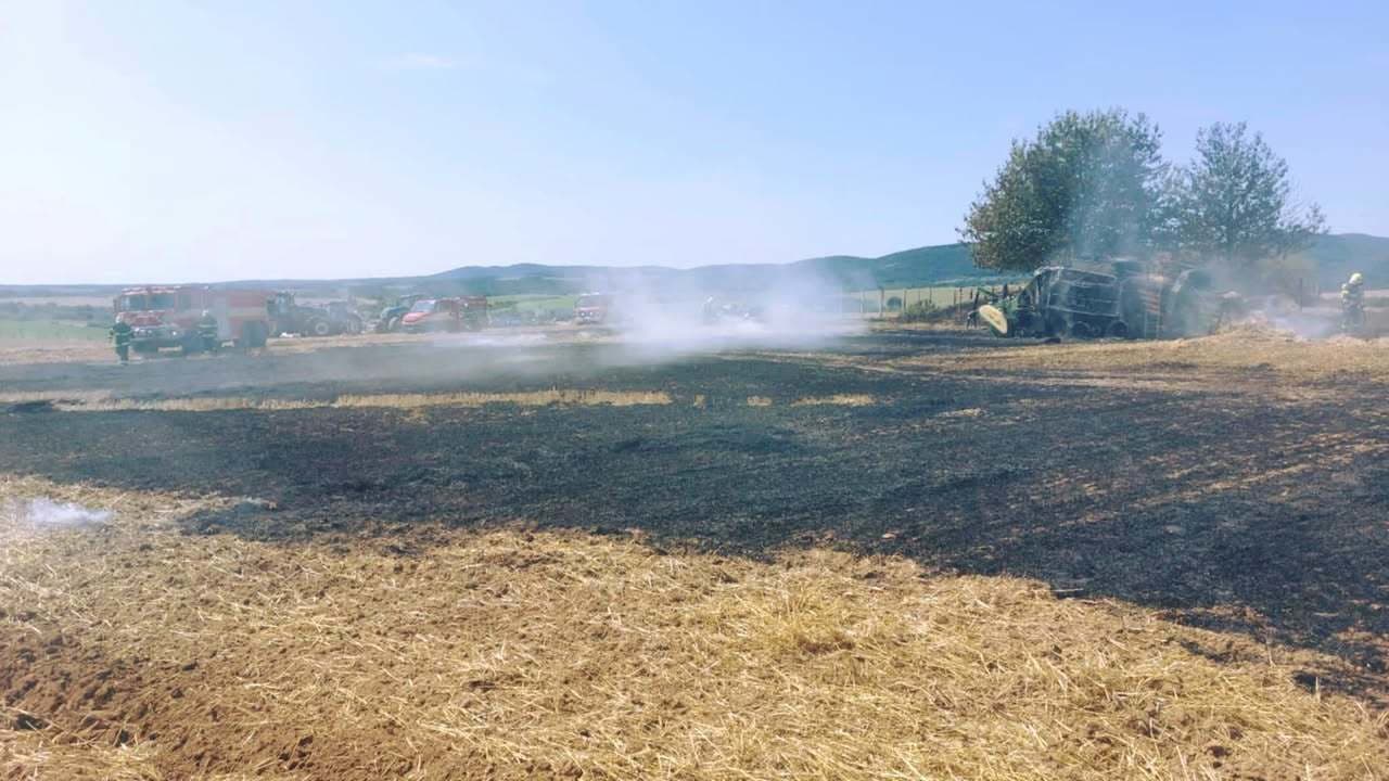Požiar balíkovača slamy
