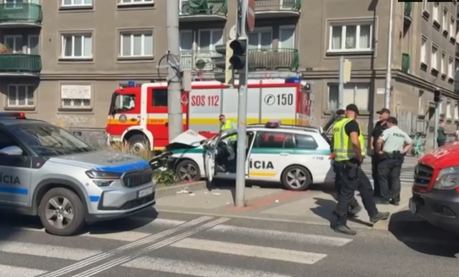 V Bratislave havarovali policajti!
