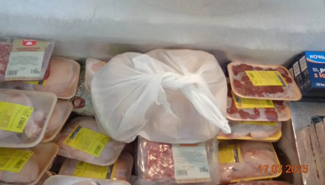 Prevádzkovateľ nevedie evidenciu teplôt, tovar na súkromnú spotrebu uskladnený s tovarom určeným na predaj - odhalila RVPS Banská Bystrica