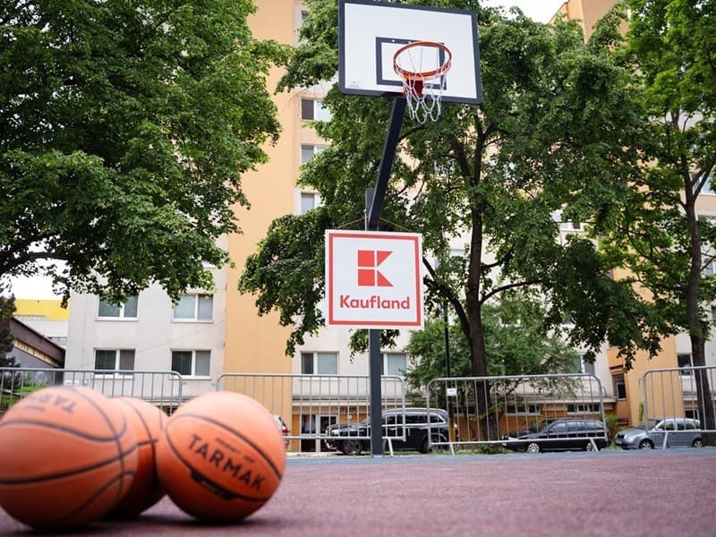 Ihriská venuje Kaufland mestám po celom Slovensku, aby mladá generácia mala priestor na šport 