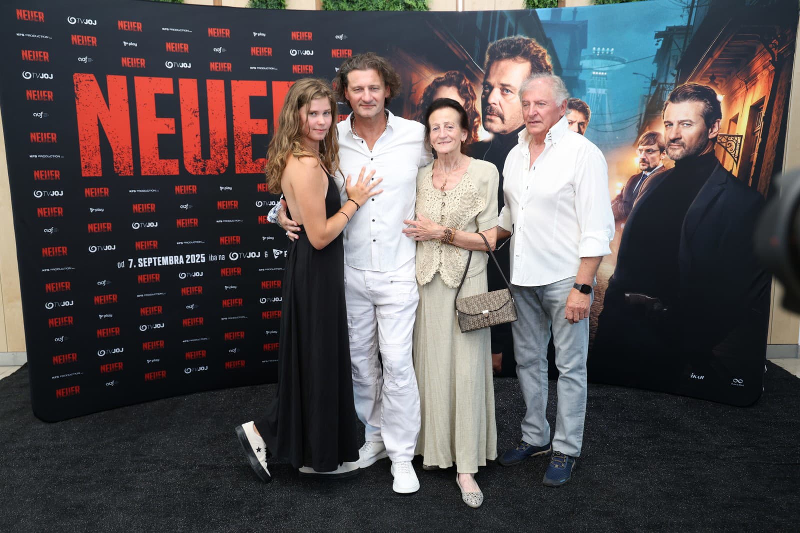 Premiéra seriálu Neuer. Na snímke Marko Igonda s rodinou