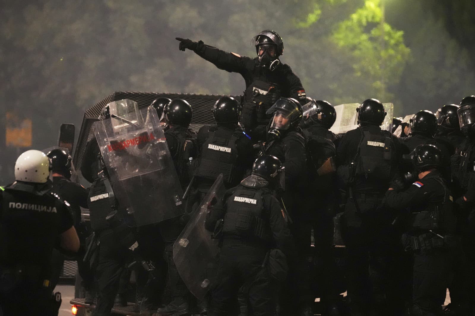 Nepokoje v Srbsku naberajú