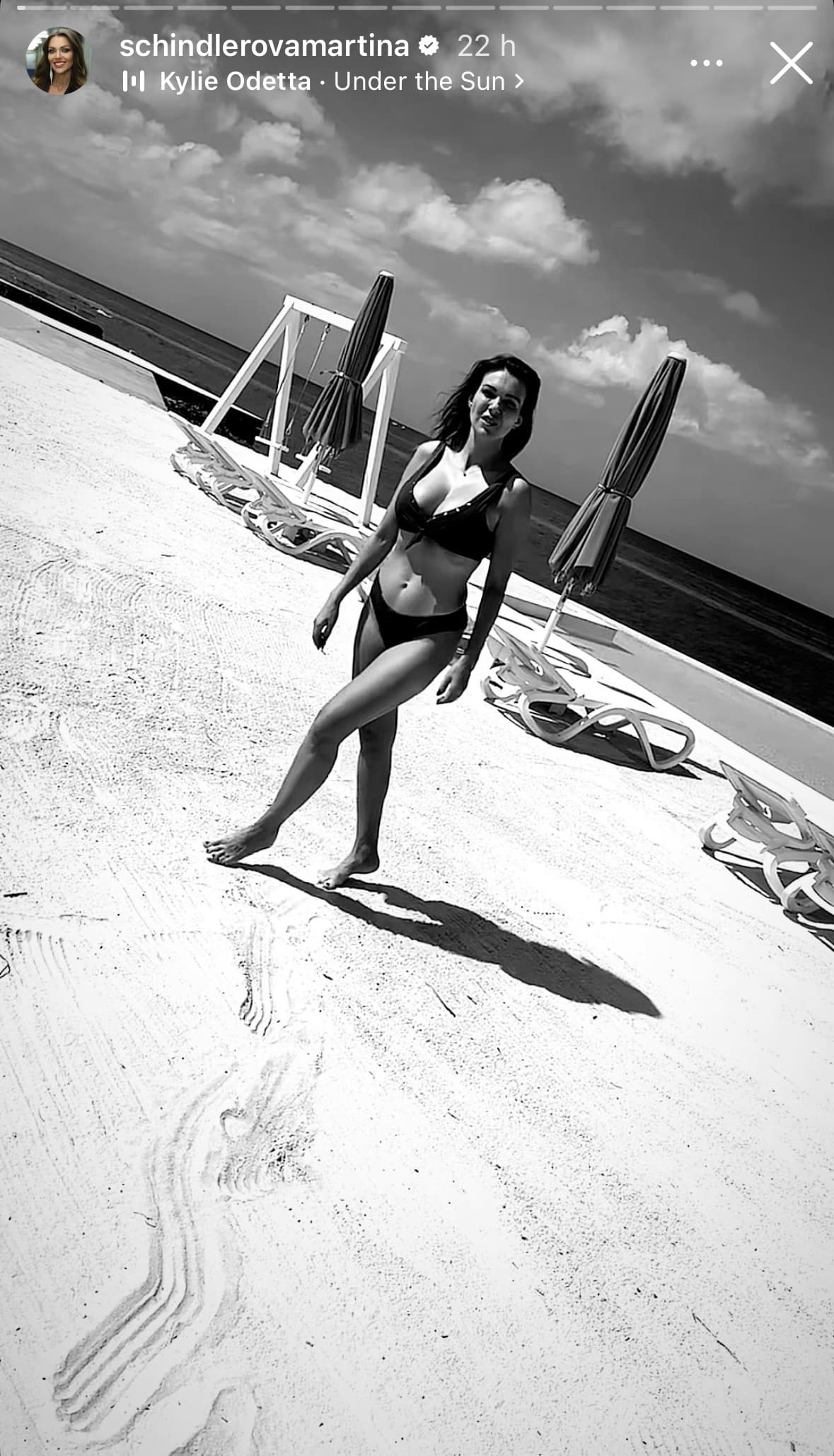 Schindlerová dráždi v plavkách: