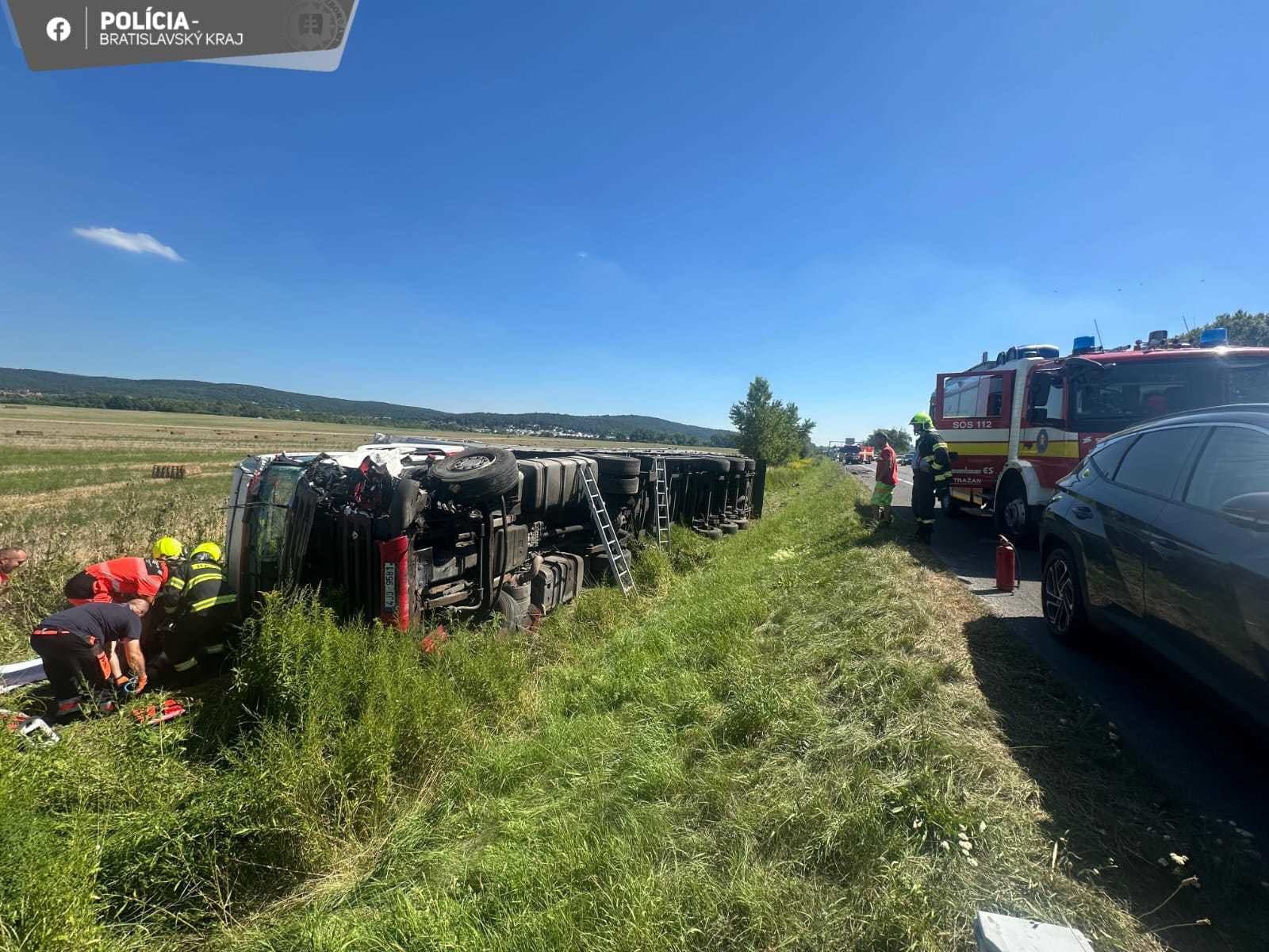 Na diaľnici D2 v smere z Bratislavy do Stupavy došlo k ďalej dopravnej nehode