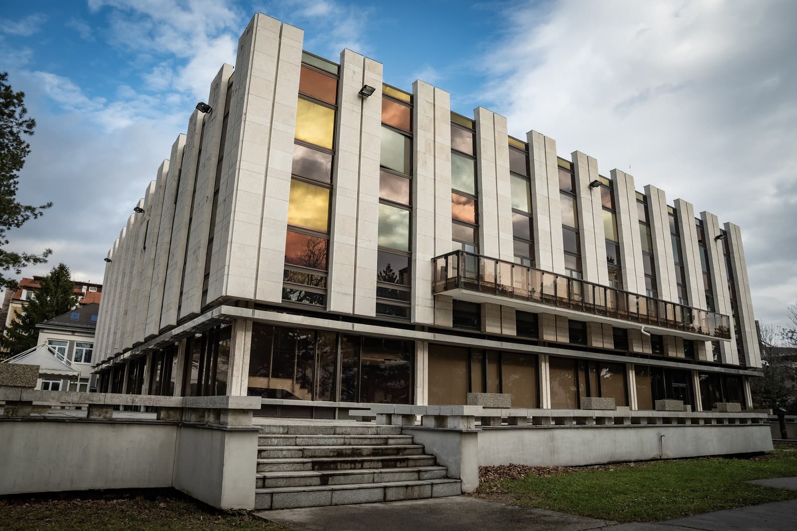 Vláda vraj poľuje na