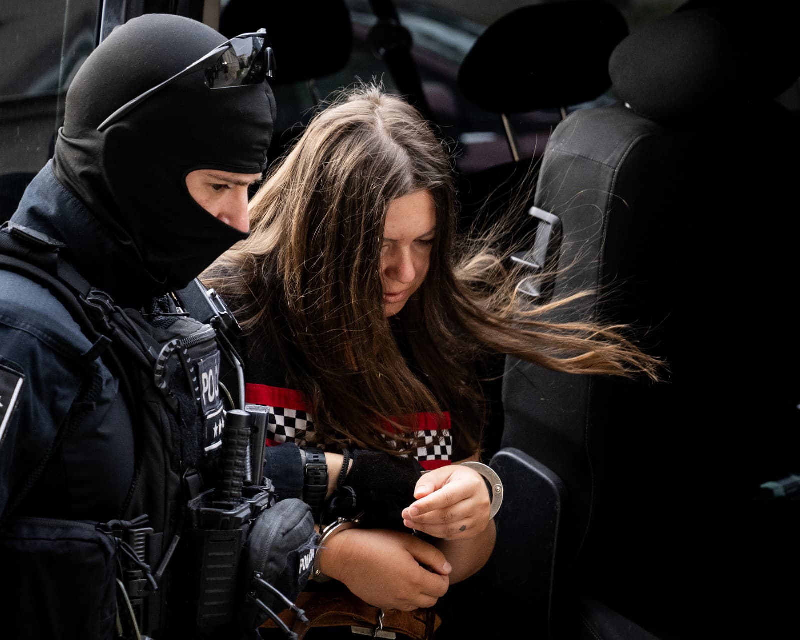 Matku obvinenú v prípade tragédie v Ružinove, kde zomreli dve deti, vzal súd do väzby.