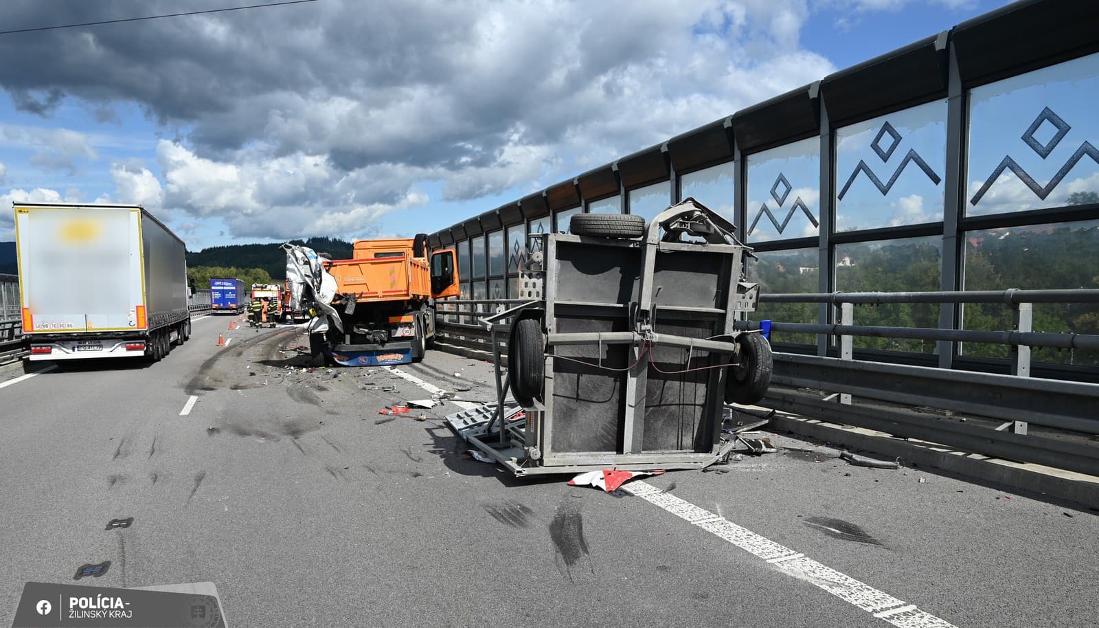 Kamionista na D3 vrazil