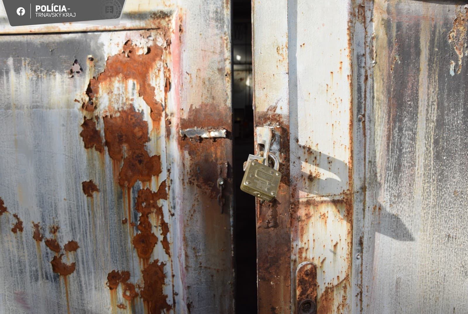 Polícia obvinila dvoch mužov v súvislosti s krádežou dvojkolesového veterána Tatran S-125 z areálu firmy 