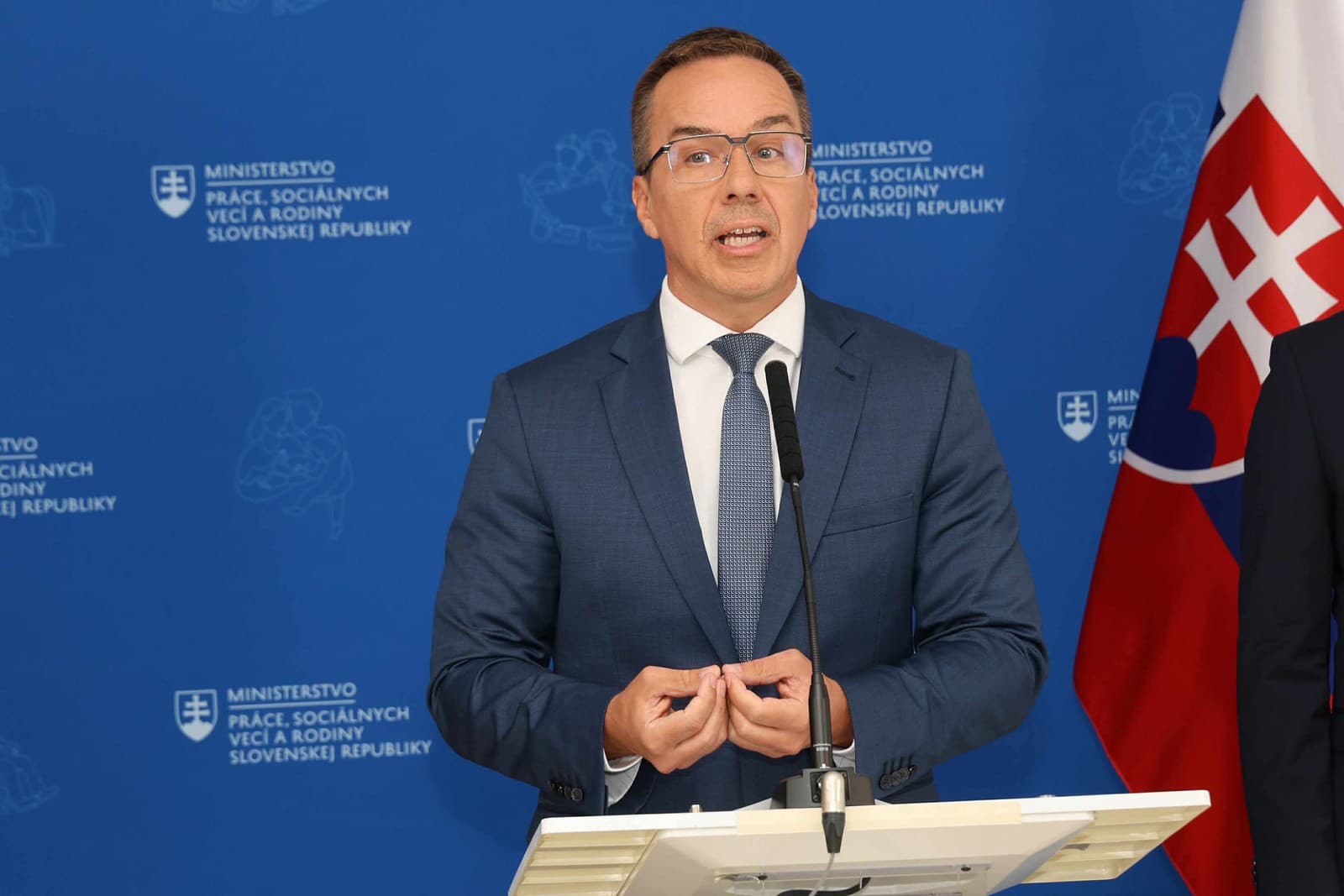 Štát ide pomáhať zamestnancom: