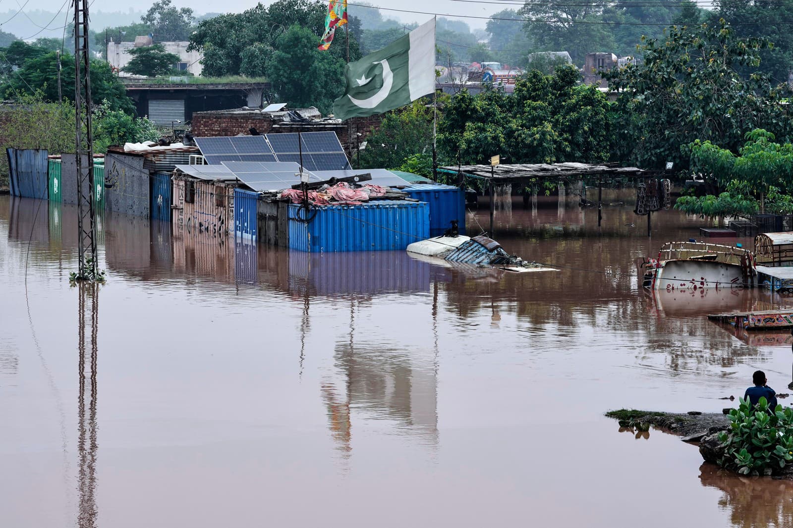 Pakistan evakuoval vyše pol