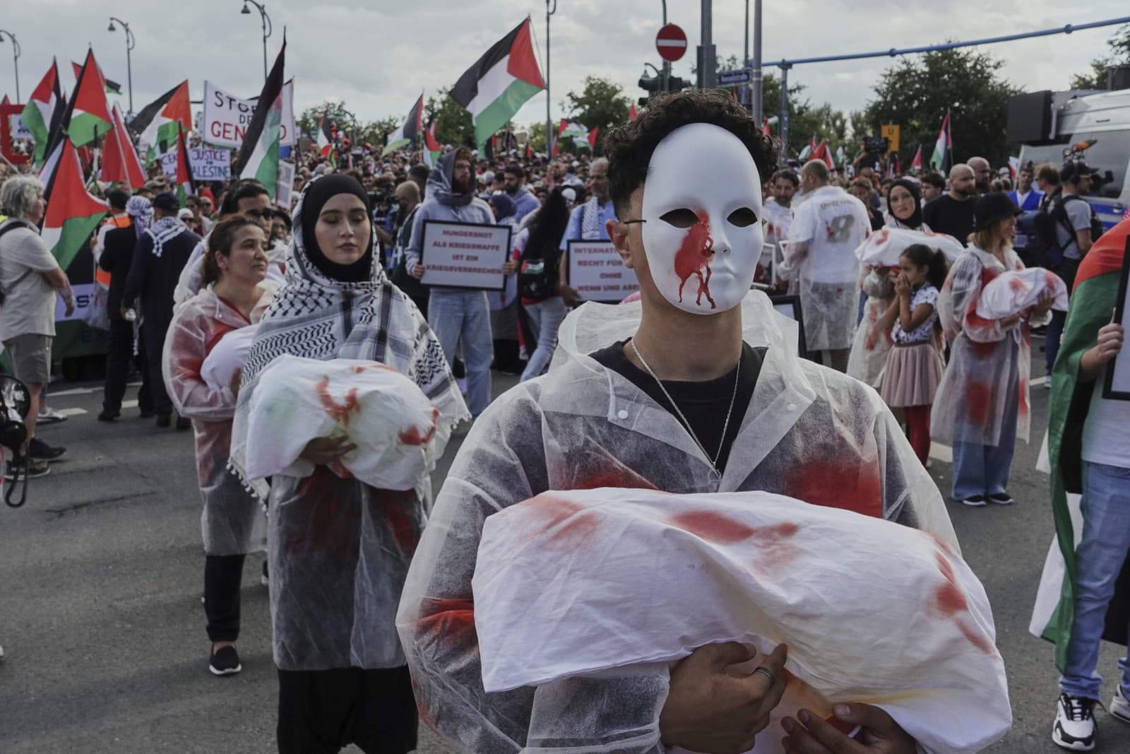 Tisíce ľudí protestovali vo