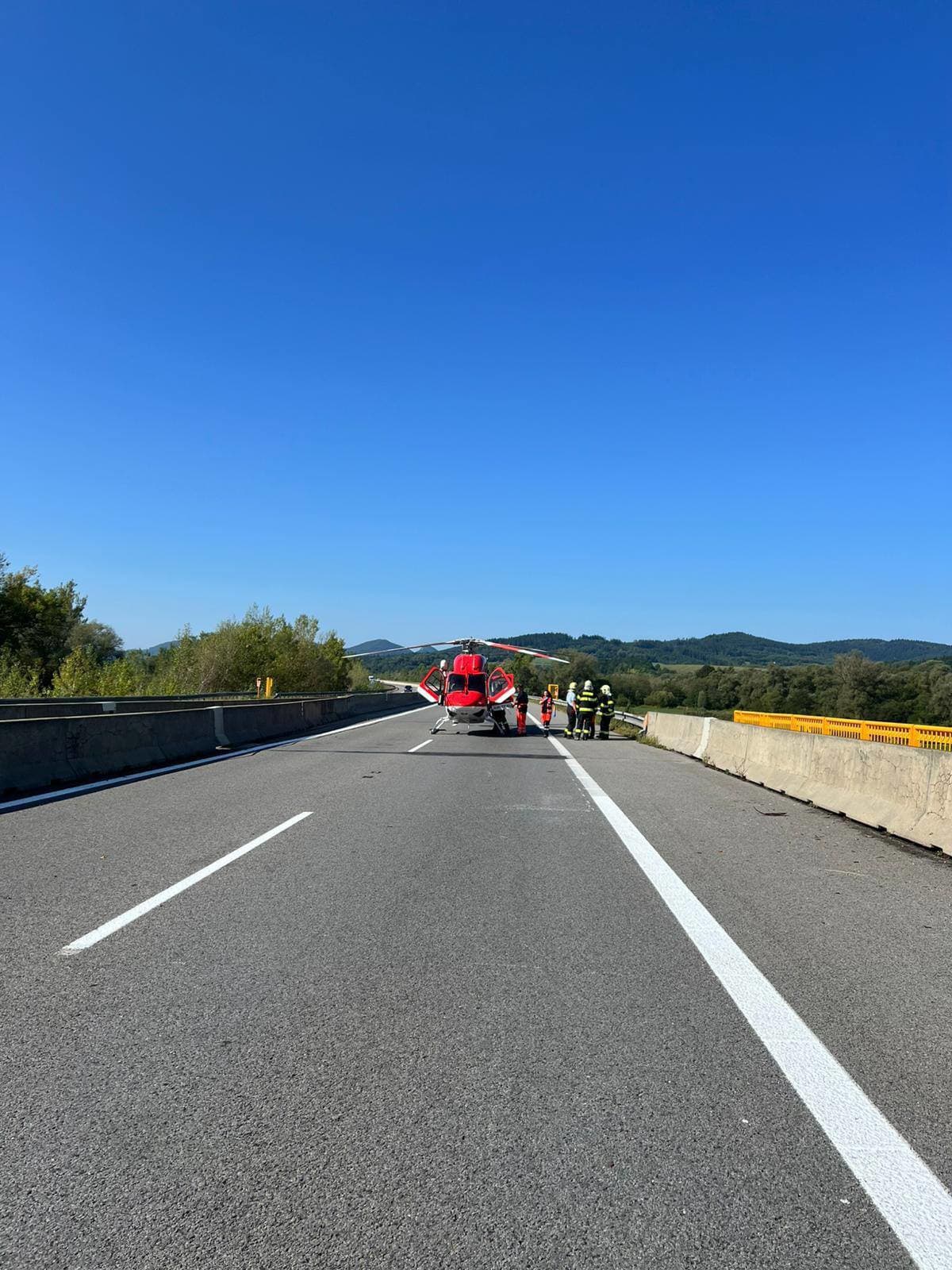 Na diaľnici D1 narazil