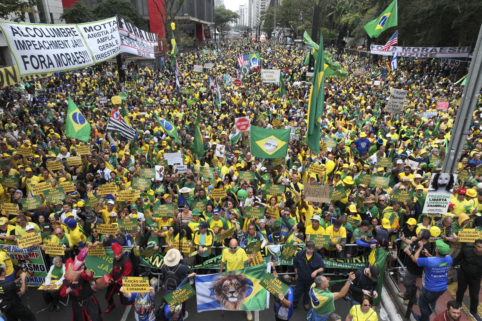 Bolsonarovi podporovatelia demonštrovali vo viacerých mestách Brazílie