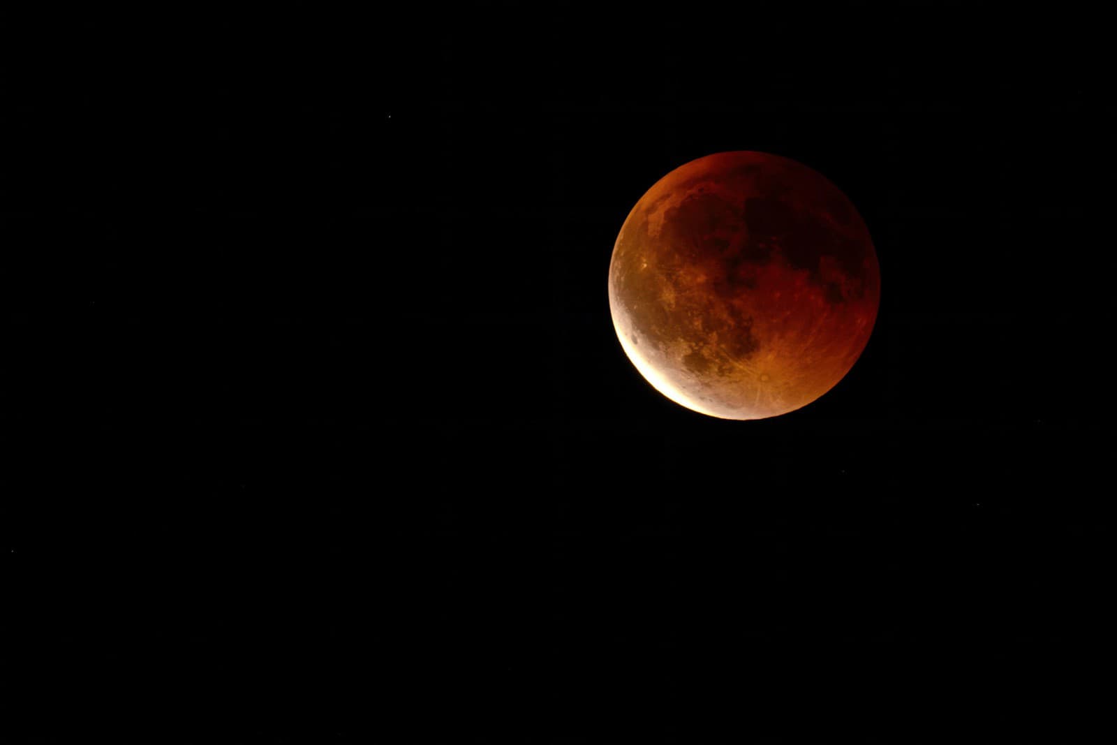 Nebeské divadlo: Krvavé zatmenie