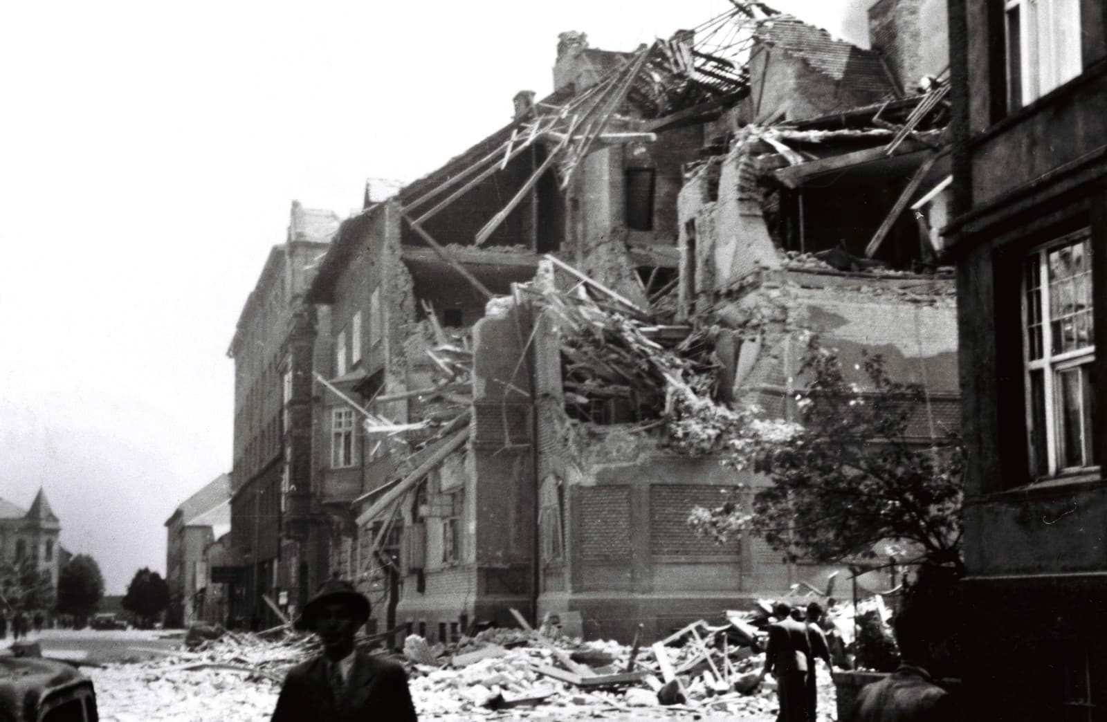 16. júna 1944 americké bombardovacie lietadlá napadli Bratislavu