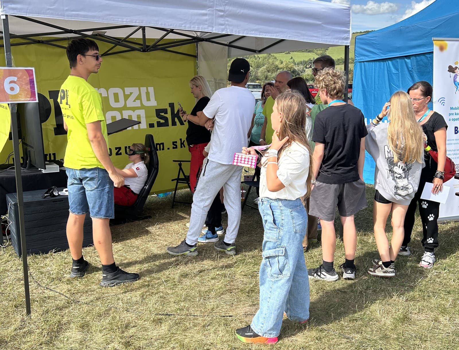 Na simulátor si návštevníci radi počkali.