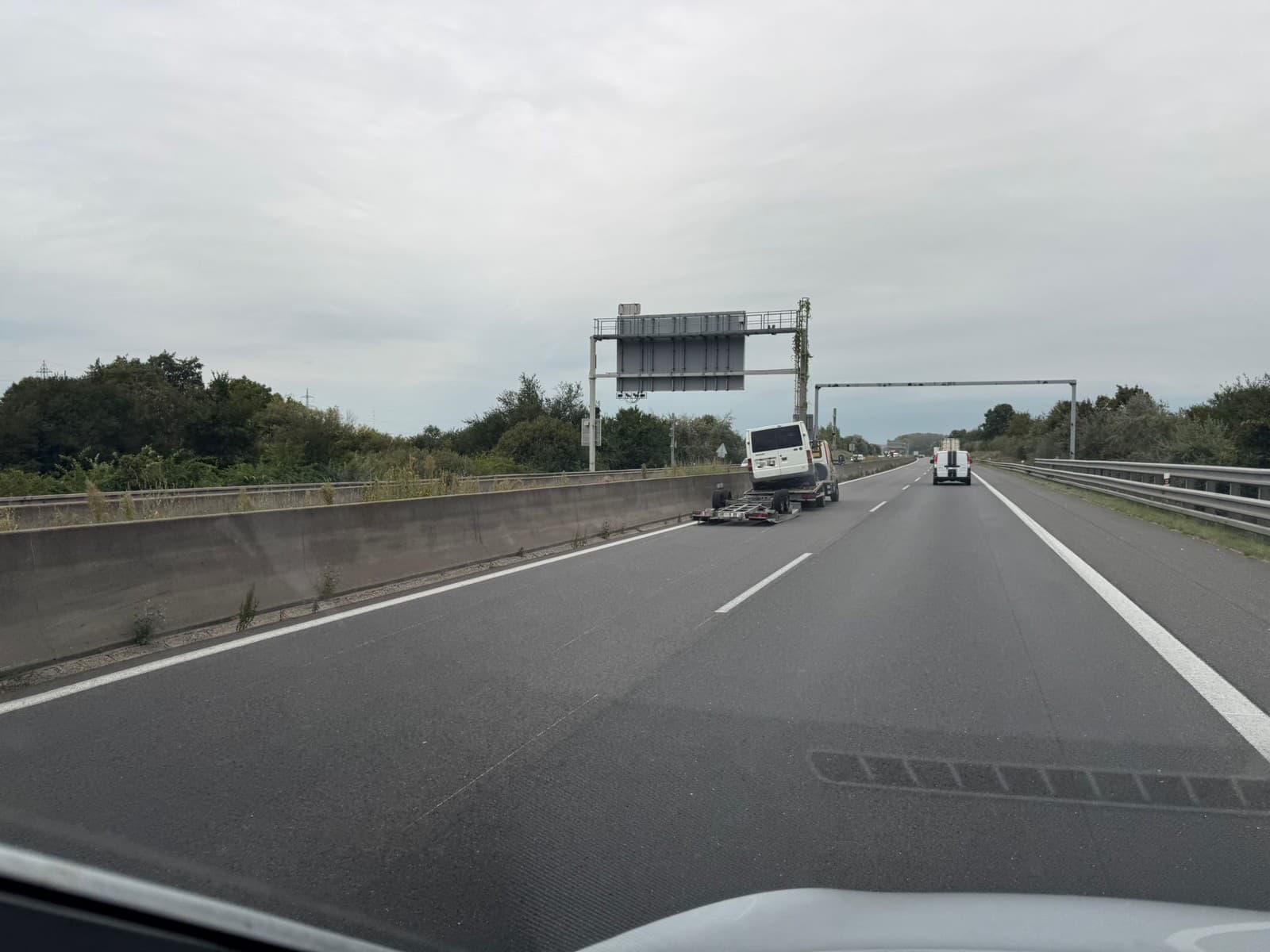 Nehoda na diaľnici D2: