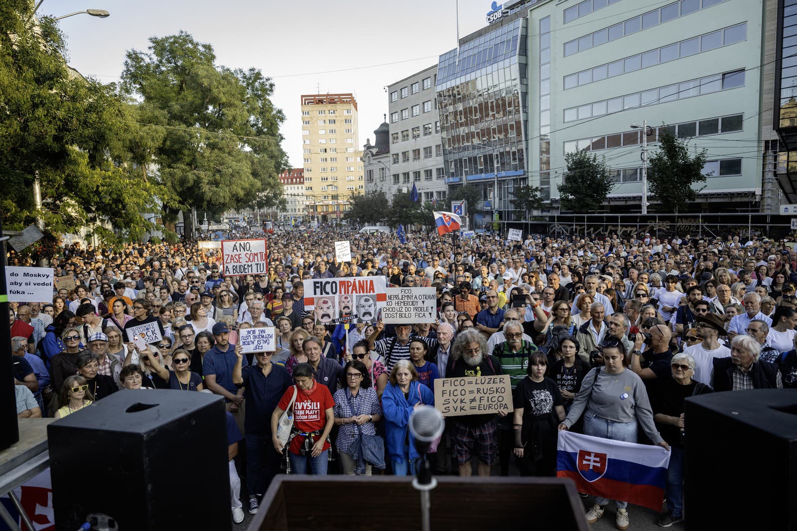 protest na Námestí SNP v Bratislave