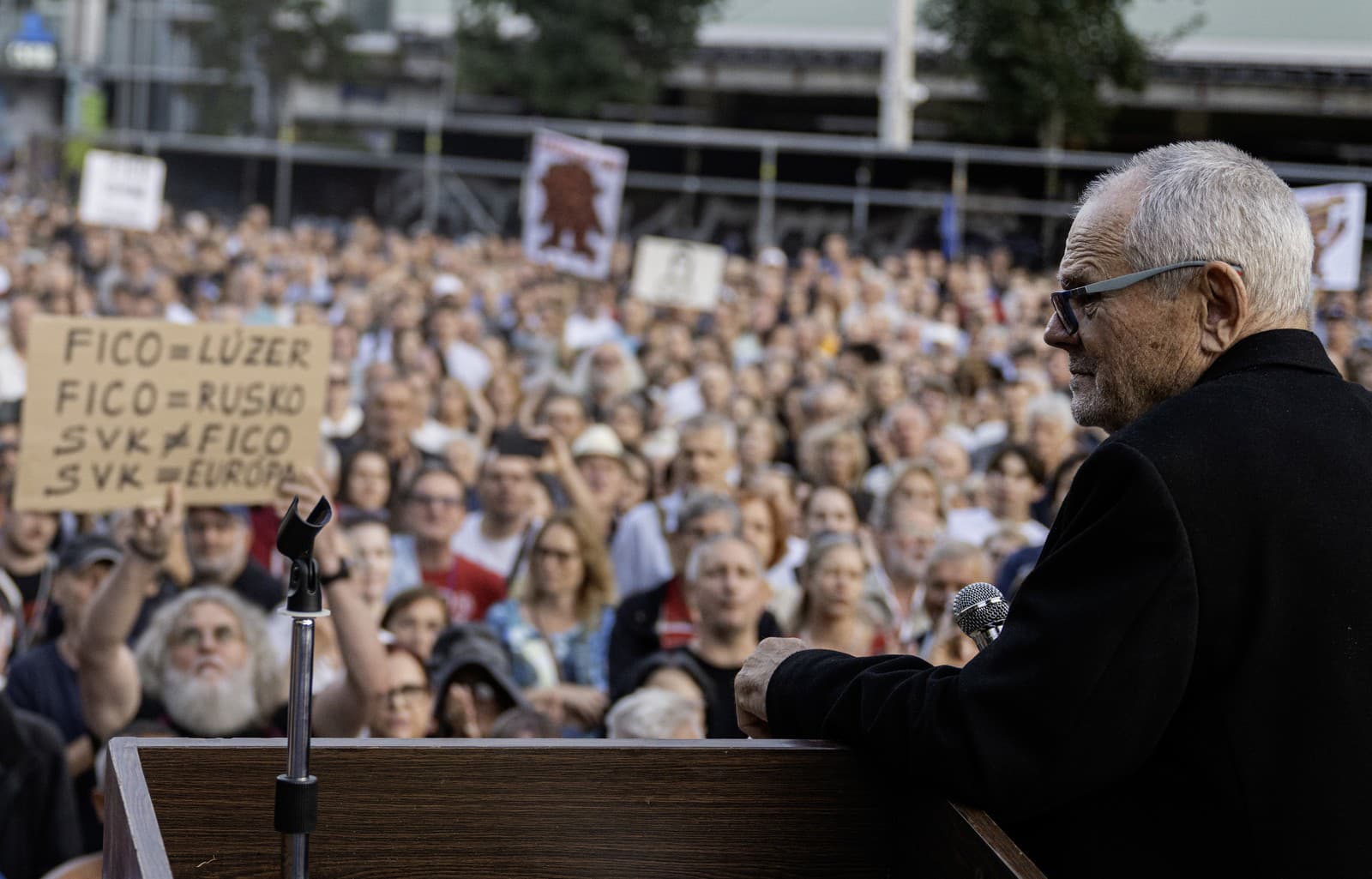 protest na Námestí SNP v Bratislave
