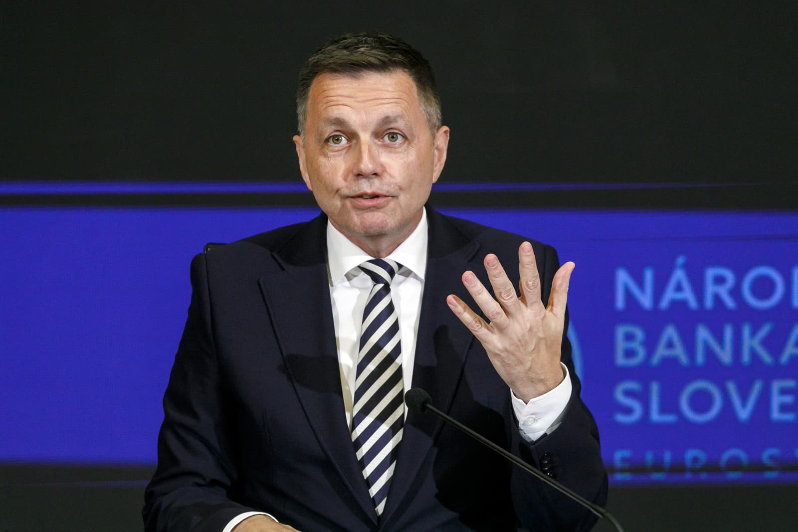 guvernér Národnej banky Slovenska (NBS) Peter Kažimír