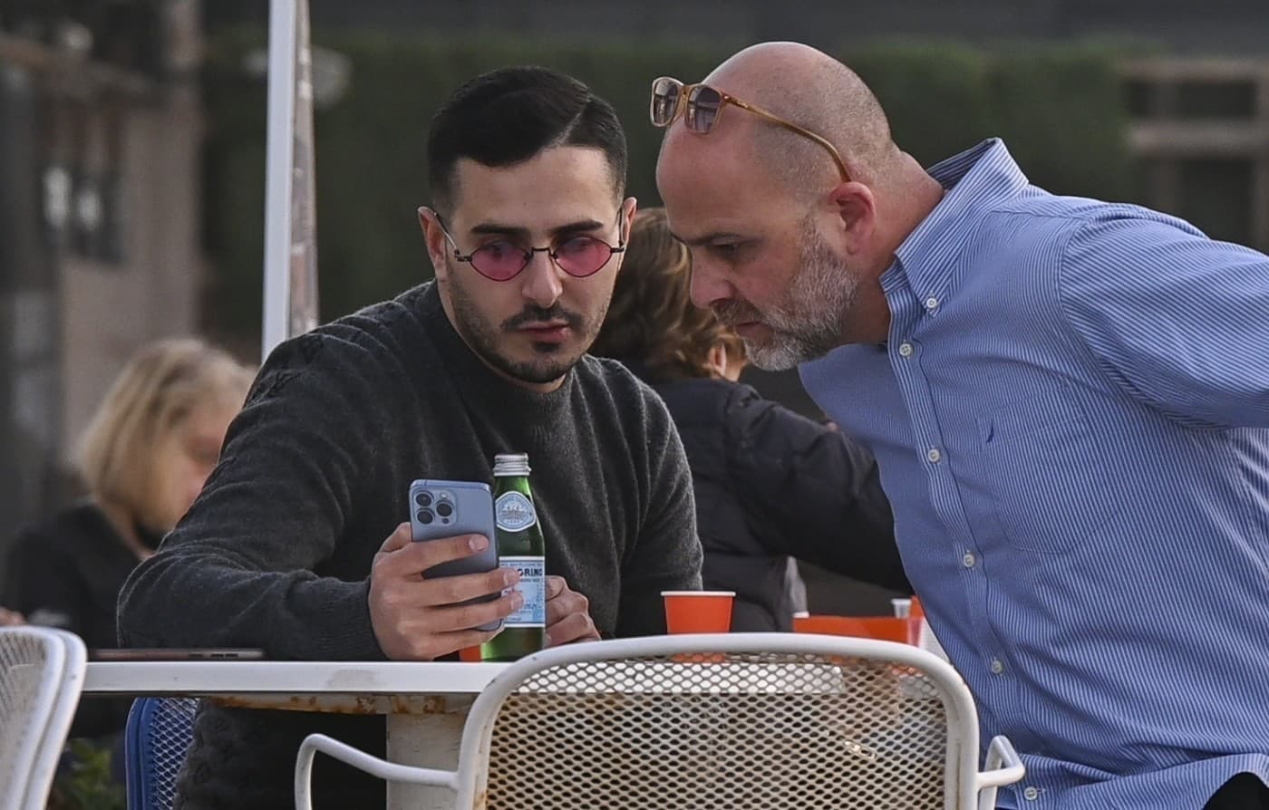 Vľavo Simon Leviev, skutočným menom Shimon Yehuda Hayut