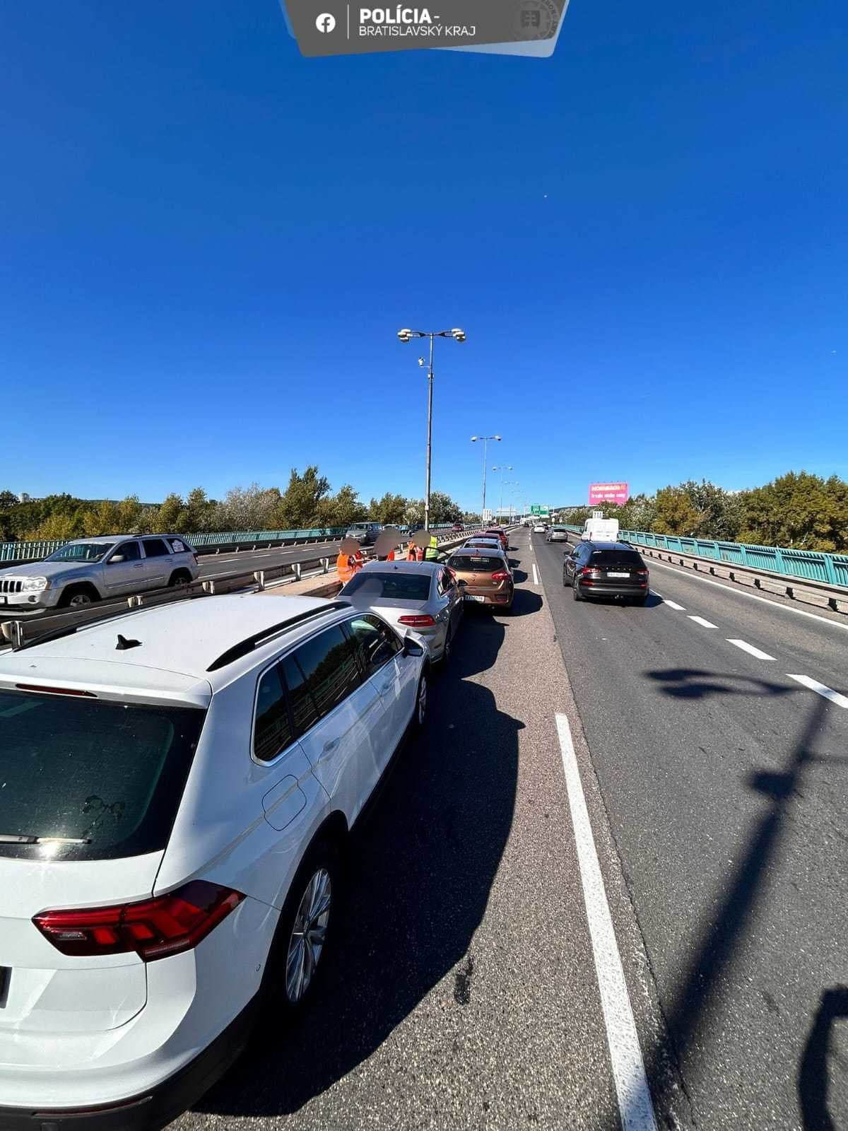 Na moste Lanfranconi smerom do tunela Sitina došlo k zrážke šiestich áut