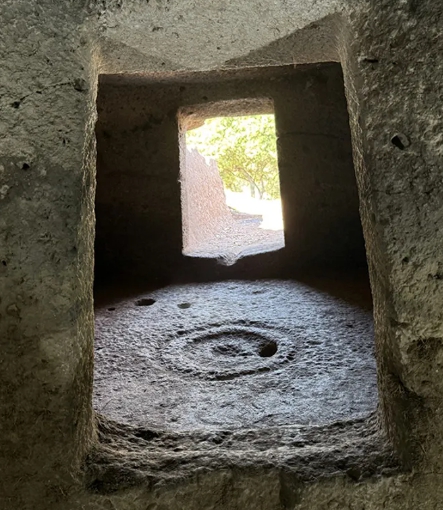 Na talianskom ostrove archeológovia odhalili trojicu unikátnych stavieb.