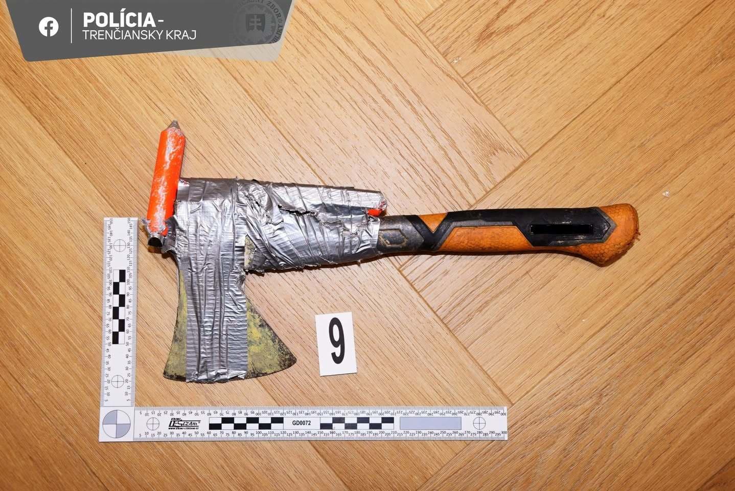 Polícia obvinila muža, ktorý sa sekerou vlámal do zlatníctva v Ilave